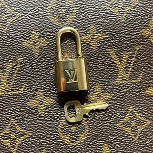 AUTHENTIC LOUIS VUITTON LOCK AND KEY #320 🔐